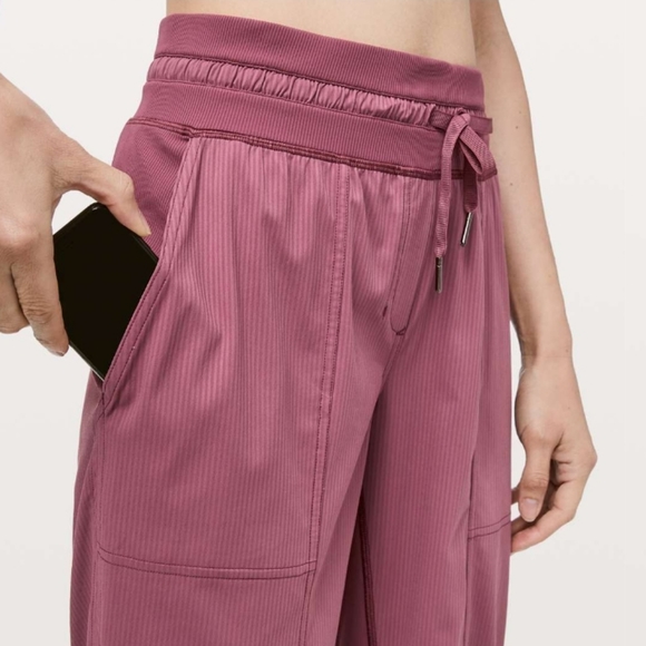 Lululemon Dance Studio Crop *25" in Misty Merlot size 6 - Picture 6 of 10